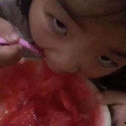 宝宝在家吃瓜视频