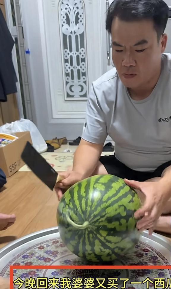 韩国搞笑摊主吃瓜,笑料百出引网友热议