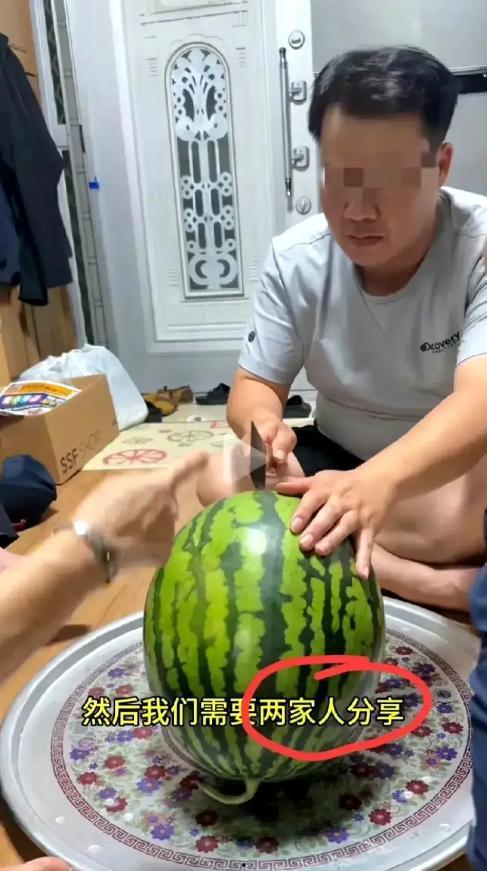 韩国搞笑摊主吃瓜,笑料百出引网友热议